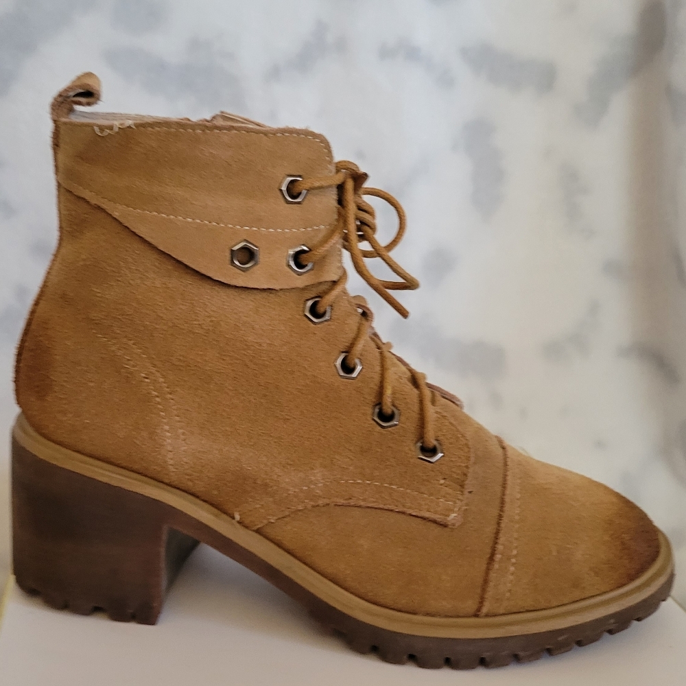 Heqimei wheat color boots Size 7